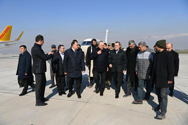 Ceyhun Bayramov türkiyəli nazirlərlə birgə dağıntı olan əraziyə gedib